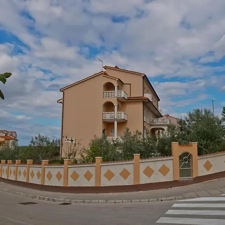 Veli Vrh Pensionat Pula